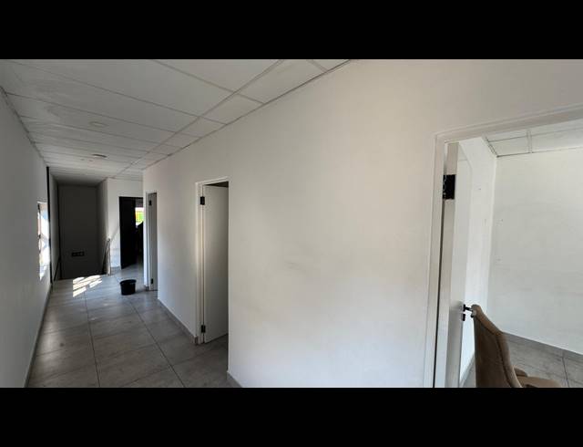 900M² WAREHOUSE TO LET IN LINBRO PARK